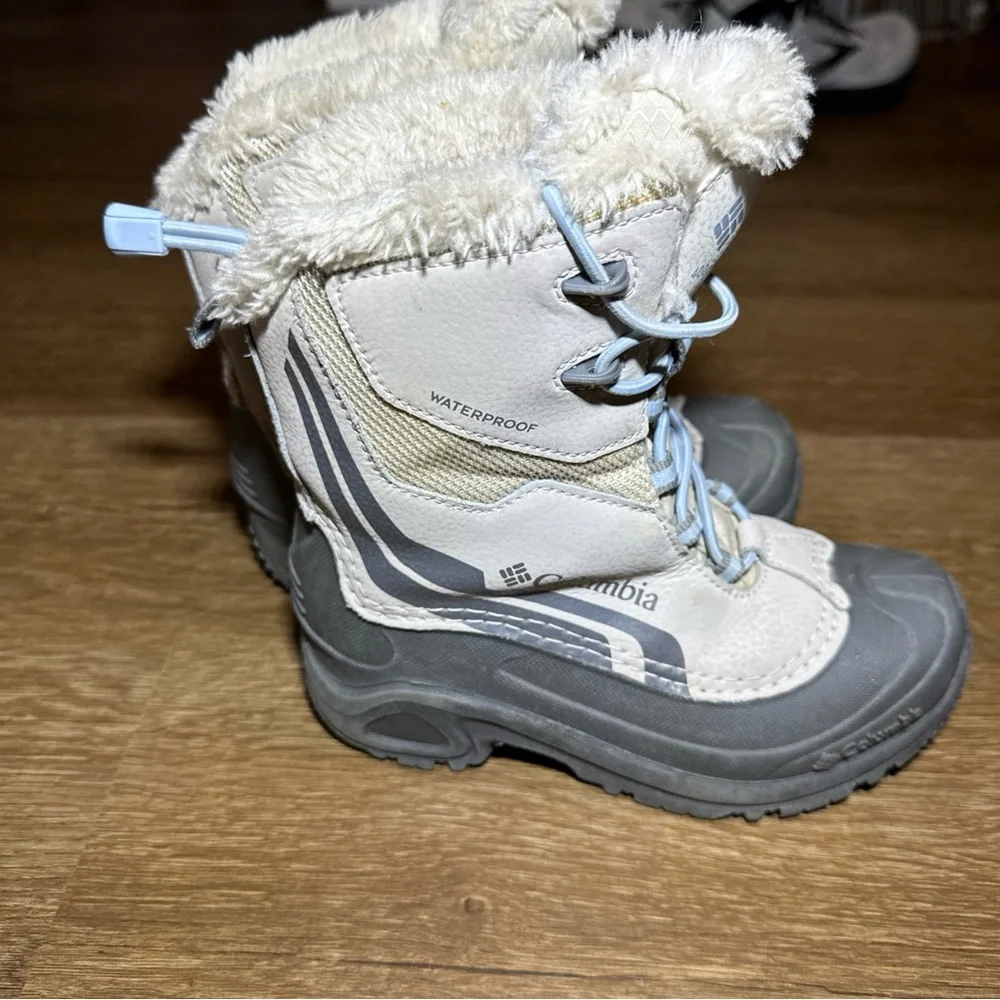 Columbia Bugaboot Plus IV Girls Snow Boots Size 2 Beige Gray Waterproof Faux Fur